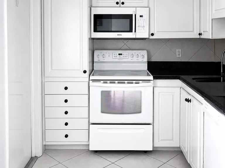 2850 N Palm Aire Dr #6 — Photo 5