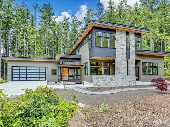 6050 Chorus Frog Street NE, Bainbridge Island, WA 98110