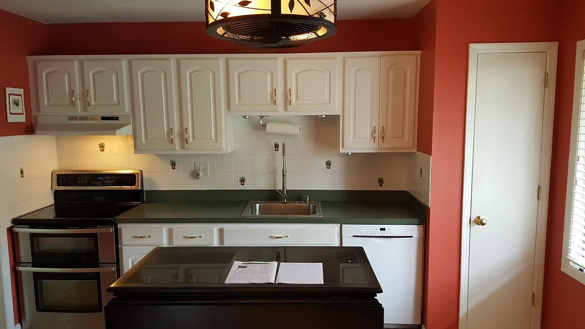 3 bed, 2.5 bath, 2200 sqft, $2,345 — Photo 2