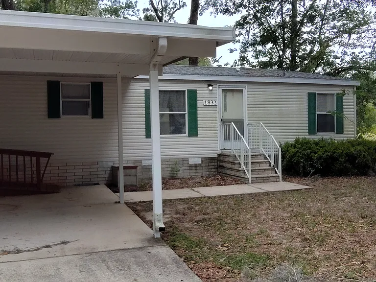 1832 NW 46th Cir — Photo 2
