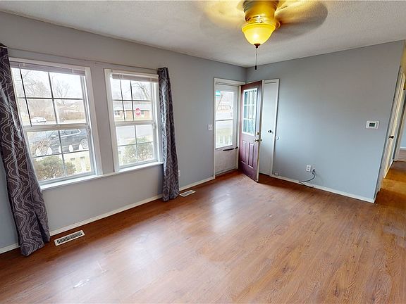 3rd image of 808 Timberline Dr
