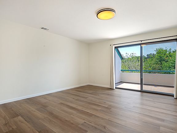 Living Room view to Balcony (2)