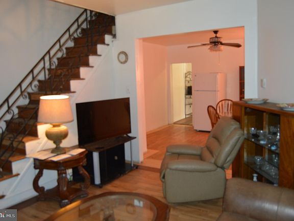3rd image of 214 W Duncannon Ave