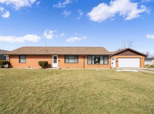 4 Crestwood Dr, Winchester, IN 47394