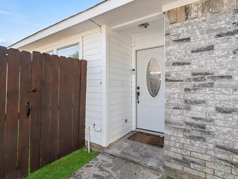 724 Pace Dr — Photo 3