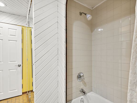 3rd image of 26324 Harper Ave #3