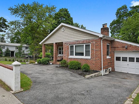 2nd image of 575 Ashford Ave