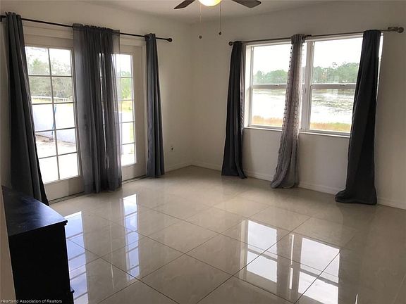 5th image of 435 Gloria Blvd