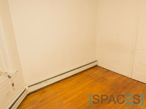 4th image of 1913 W Belmont Ave #2