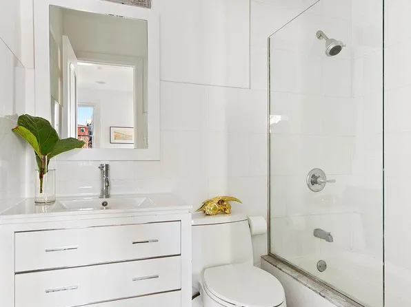 333 Gates Avenue image 14 of 22