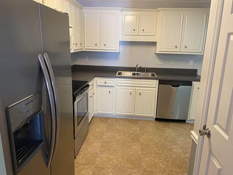 514 Goodale Ct — Photo 4