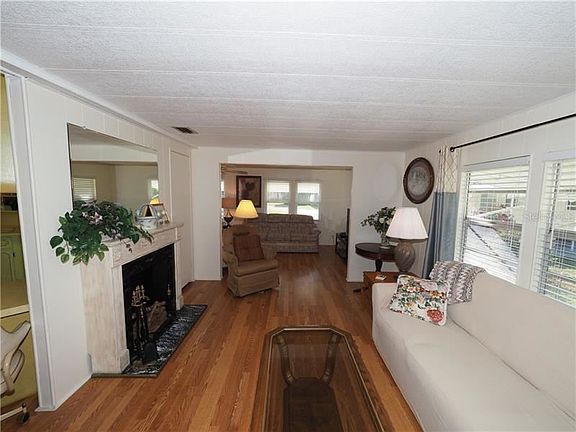 3rd image of 800 Cervina Dr N