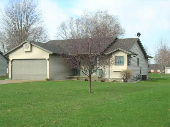 2 Presidential Ct, Osage, IA 50461