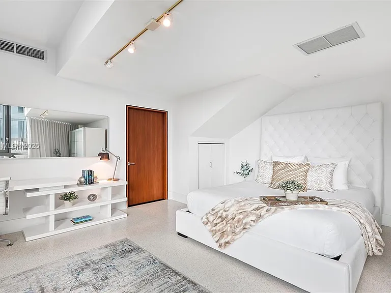 101 20th St #Townhouse B — Photo 33