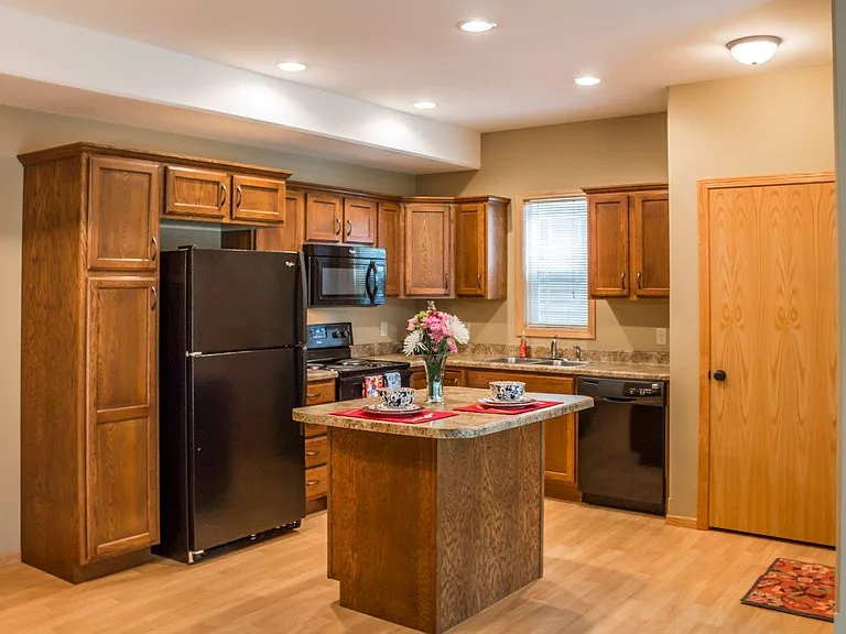 Tiyata Place Apartments — Photo 14