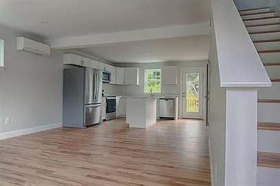 2 Thomas Dr Photo 1