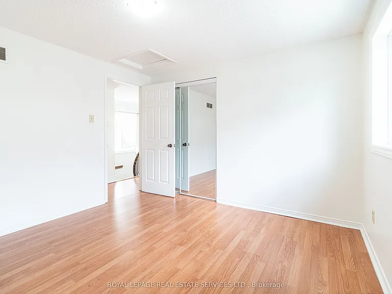 3301 Cambourne Cres — Photo 32