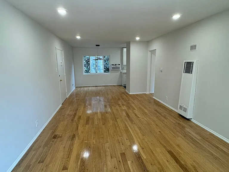 7529 Norton Ave #7 — Photo 4