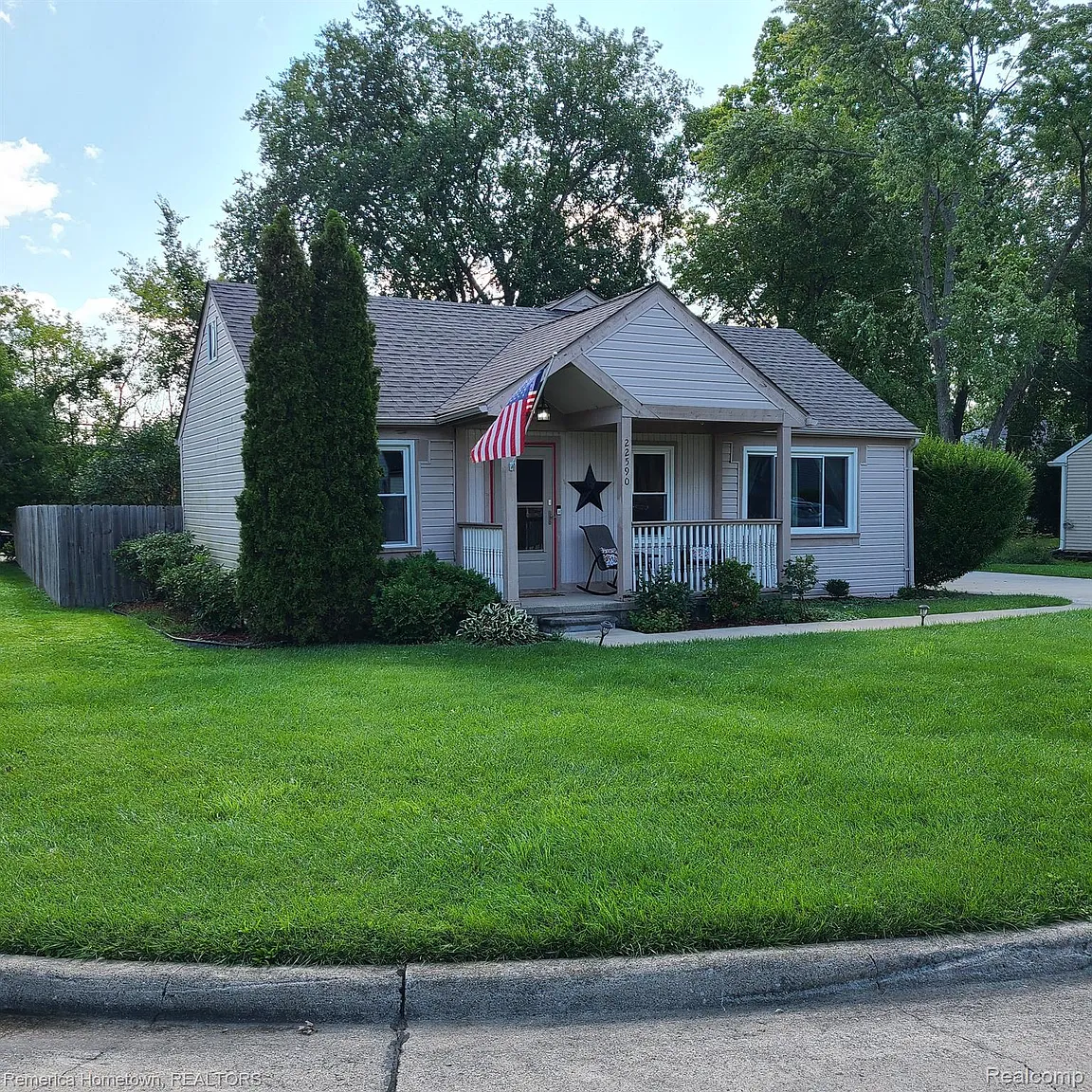 22590 Colgate St photo 1