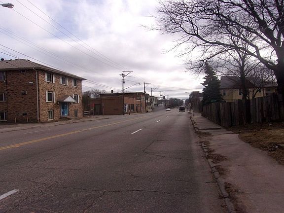 5th image of 682 Lowry Ave NE