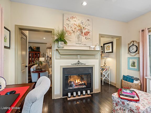 4th image of 16 Pheasant Glen Dr #17