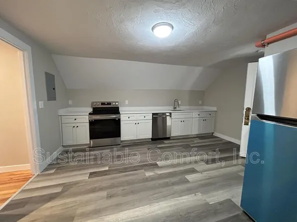 30 Roxbury St #3, Worcester, MA 01609