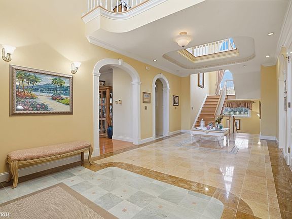 4th image of 1105 Lakeview Dr