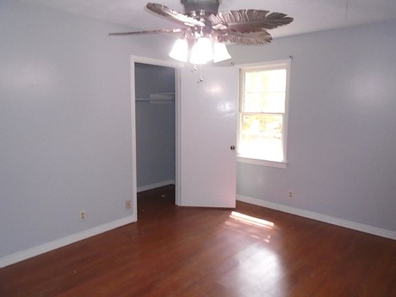 3rd image of 51 Valley Brook Dr