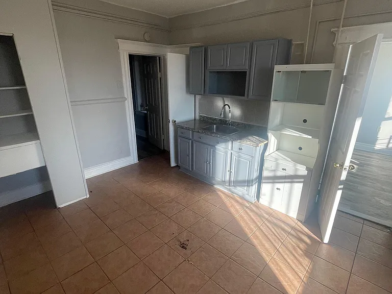 255-227 Clifton Ave #10/3F — Photo 1