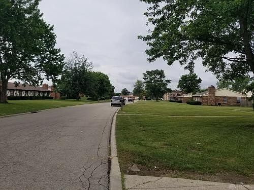 3rd image of 8339 Woodgrove Ct