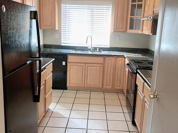 4th image of 1636 Seacreek Way