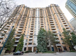 18 Sommerset Way #2217, Toronto, ON M2N6X5