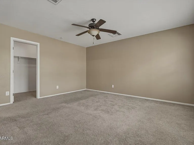 2246 E Fraktur Rd — Photo 15