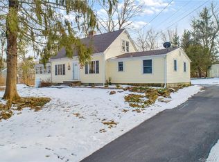 27 Falls Rd, Bethany, CT 06524