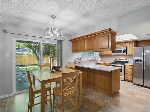 6624 Oaklawn Dr, Watauga, TX 76148