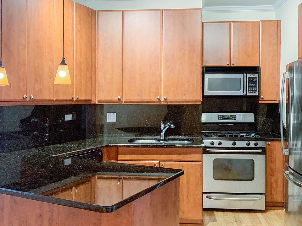 1st image of 622 1/2 W Roscoe St #1A