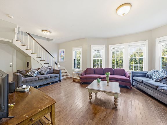 3rd image of 356 Cedar Ave