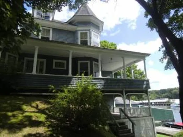 17 North St, Laconia, NH 03246