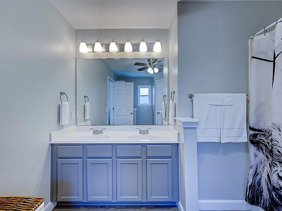 5th image of 606 Los Robles Rd