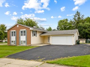 1381 Volkamer Trl, Elk Grove Village, IL 60007