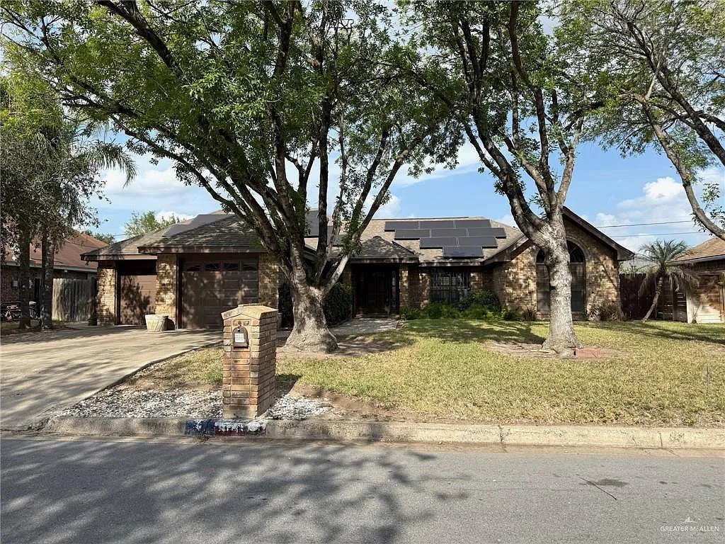 3 bed, 2.0 bath, 2341 sqft, $1,800 — Photo 1