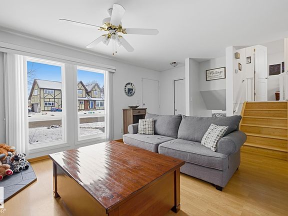 5th image of 124 Clareview Rd NW