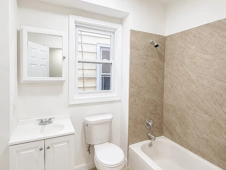 62 N 6th St #3 — Photo 2