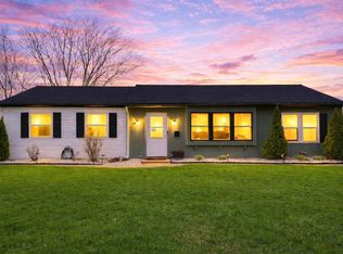 1320 Elm Dr, Schaumburg, IL 60194