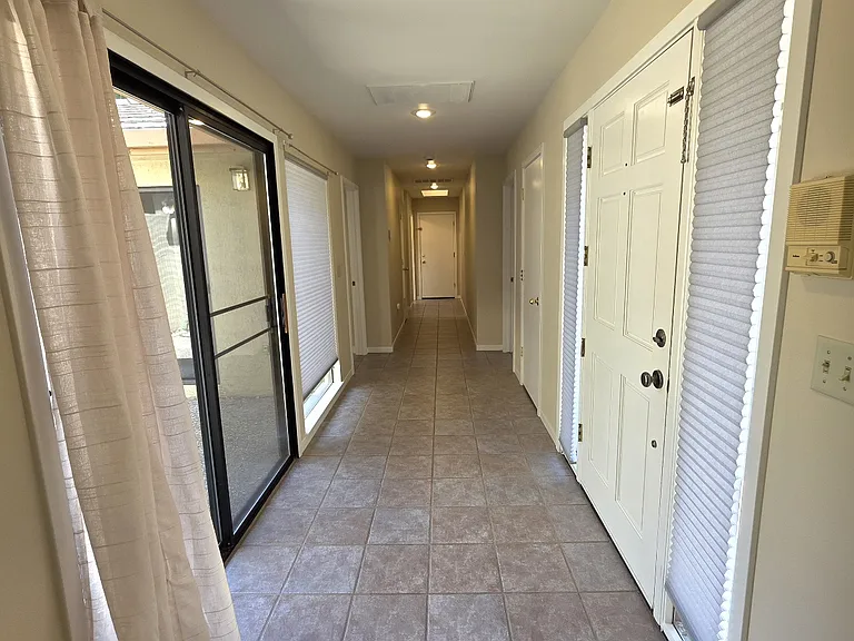 2406 Central Park Dr — Photo 4