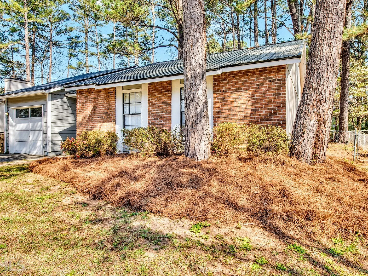 3 bed, 2.0 bath, 100 sqft, $4,450 — Photo 3