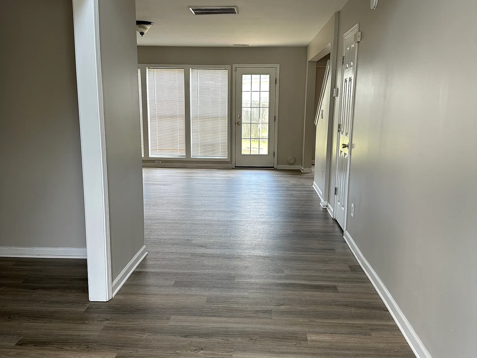 4 bed, 2.5 bath, 1946 sqft, $2,100 — Photo 4