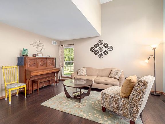 4th image of 1490 Knotty Pine Dr