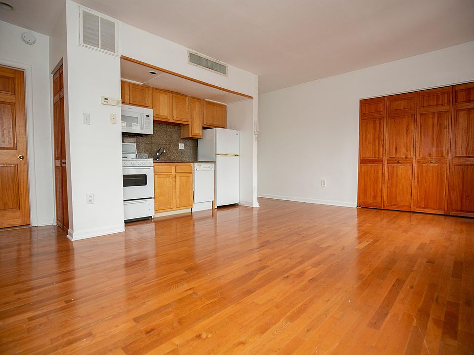 1st image of 1814 Spruce St APT 4R