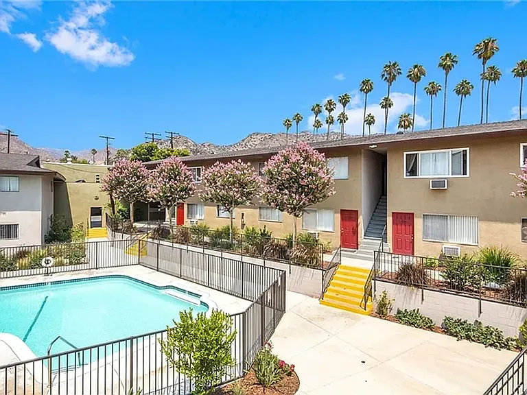 The Riviera Apartments — Photo 8